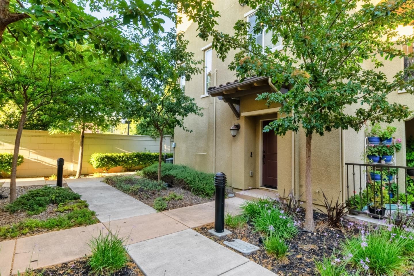 545 Holthouse Terrace